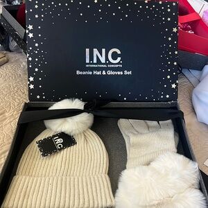 🎄Firm Price🎄IN.C.
INTERNATIONAL CONCEPTS
Beanie Hat & Gloves Set Ivory , New